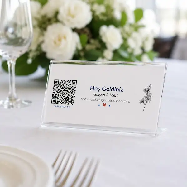 Minimalist kartvizit boyutunda düğün QR kodu